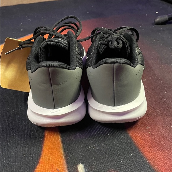 Nike Men's Black and White Athletic Shoes - Picture 6 of 8